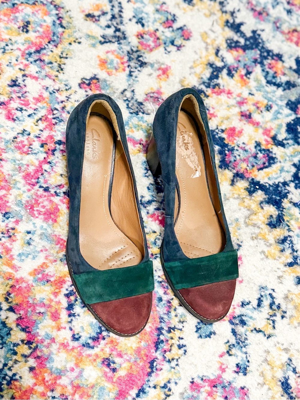 Clark’s Artisan Tarah Brae Colorblock Suede Pumps - Picture 2 of 6